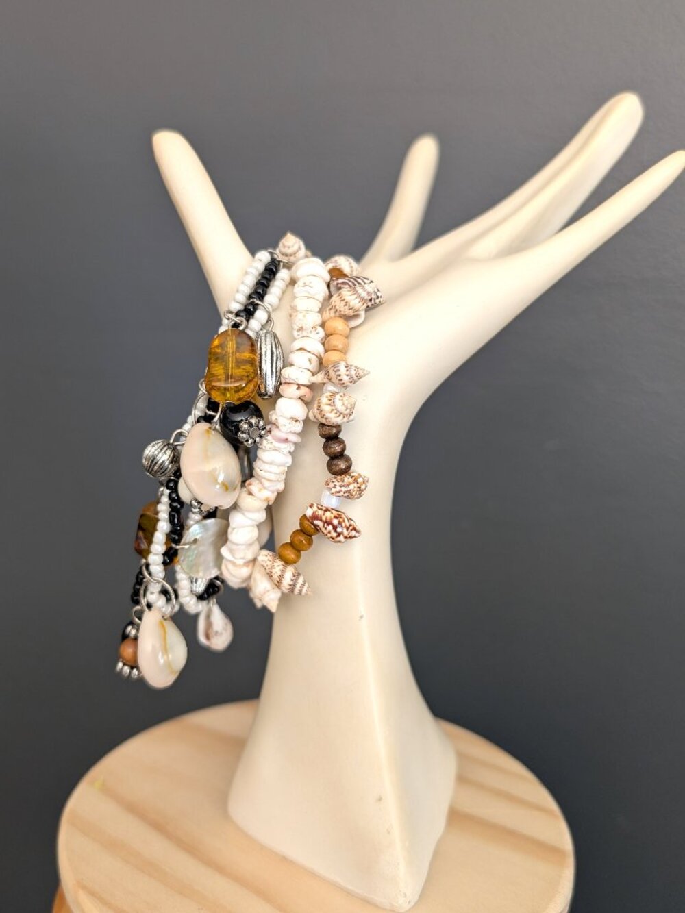 3 stretch shell bracelets - Picture 2 of 9